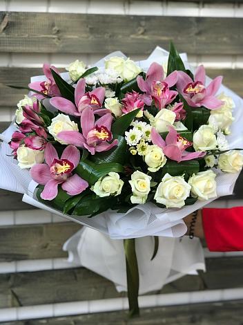 Букет цветов из: Розы и Хризантемы в Голубицкой