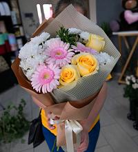 Букет цветов из:  Герберы, Розы и Хризантемы в Голубицкой