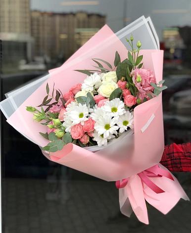 Букет цветов из: Розы, Лизиантусы и Хризантемы в Голубицкой